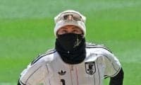 新庄監督がサッカー日本代表のユニ着用