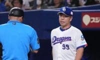 中日・岡林が左ふくらはぎの張りで交代