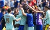 フランス首位 デンベレが前半でハット