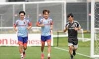 久保&南野 ともにピッチ出てジョギング