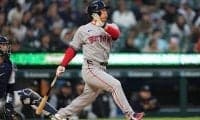 吉田正尚が先頭打者弾 本拠地熱狂