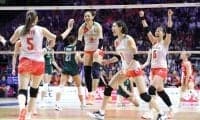 バレー女子 劇的勝利でNL決勝R進出