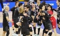 バレー男子 0-2から大逆転で10連勝