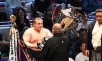 安青錦が史上初の大関復帰場所でＶ