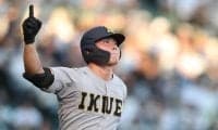 仙台育英が開幕試合制す 超特大弾も