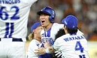 De ルーキー宮下朝陽がサヨナラ打