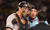 巨人 途中交代の大城卓三は右手打撲