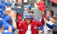 岡本和真 2戦ぶり28号ソロホームラン