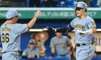 阪神・佐藤輝 衝撃の2打席連続34号