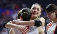 バレー日本女子 48年ぶり金メダル王手