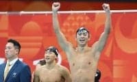 男子100mバタ、日本新で金メダル