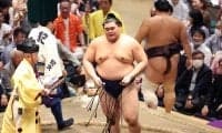 大の里が2敗に後退 優勝争いは混戦に