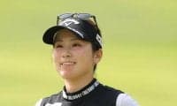 西村優菜が2日連続「63」で首位独走