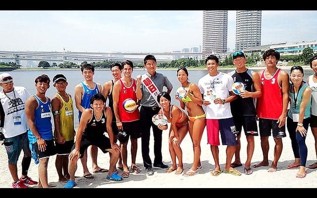 朝日健太郎、砂浜から街頭へ…期待されている“声”を「しっかりと預かって」