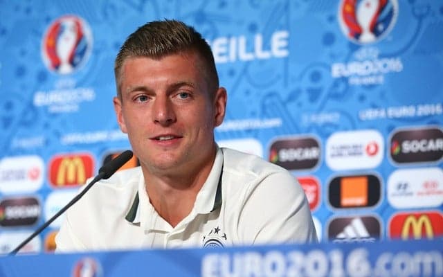 サッカードイツ代表、フランス代表が相手でも恐れず