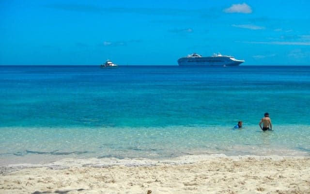フィージーで最も綺麗な海、ドラブニ島へ