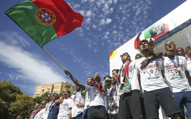 EURO制覇のサッカーポルトガル代表が凱旋「歴史を築けた」