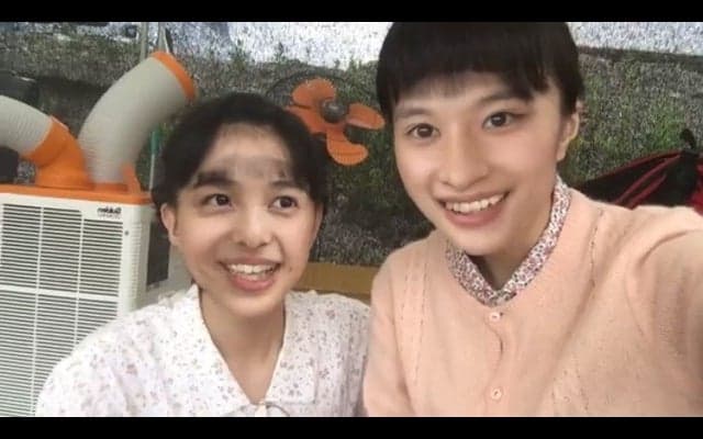 芳根京子、ももクロ・百田夏菜子と顔交換！百田の誕生日を祝う