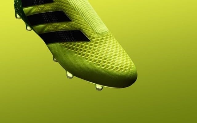 アディダス、限定サッカースパイク「スピード オブ ライト パック」