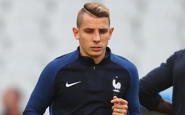 バルセロナがDFを補強、フランス代表ディニュと5年契約