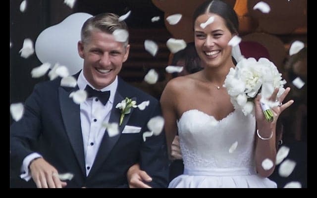  イバノビッチがドイツのサッカースター、シュヴァインシュタイガーと結婚 