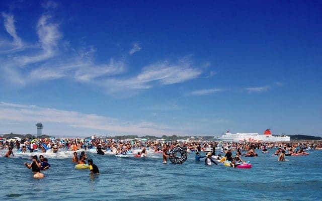 茨城県大洗町の海水浴場、7/16に海開き…サメ防護網設置