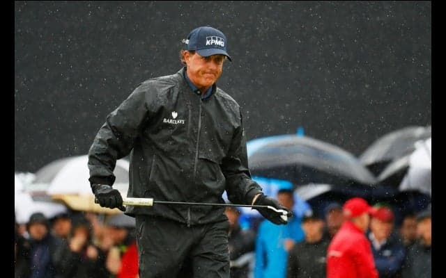 【中間速報】 初日から一変した二日目、スコアメイクの鍵は雨風対策？ミケルソンが10アンダーで首位キープ