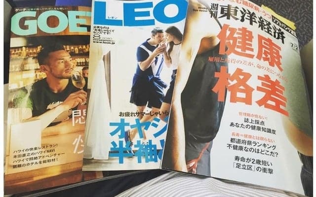 長友佑都、長距離移動の過ごし方…中田英寿が表紙の雑誌＆飛行機の中でヨガ