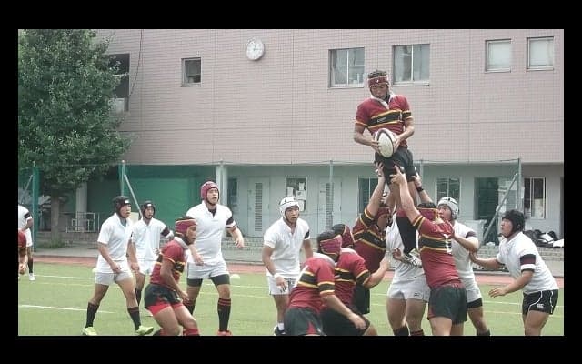  東京遠征の名護高が早稲田実業と練習試合　早実が12トライで大勝 