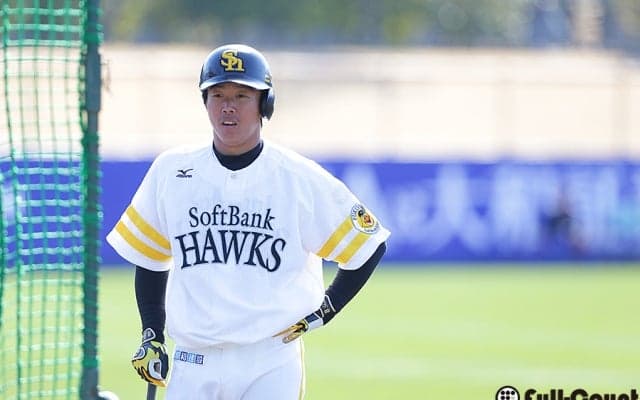 試合を決める適時二塁打のホークス鶴岡「内野ゴロだけは打たんどこう、と」