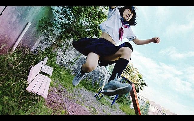 過激で高速なチキンラーメン動画公開…侍×女子高生×ドローン×神業