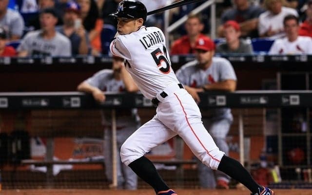 イチローが衰えぬ強肩を披露、レーザービームで球場を沸かせる