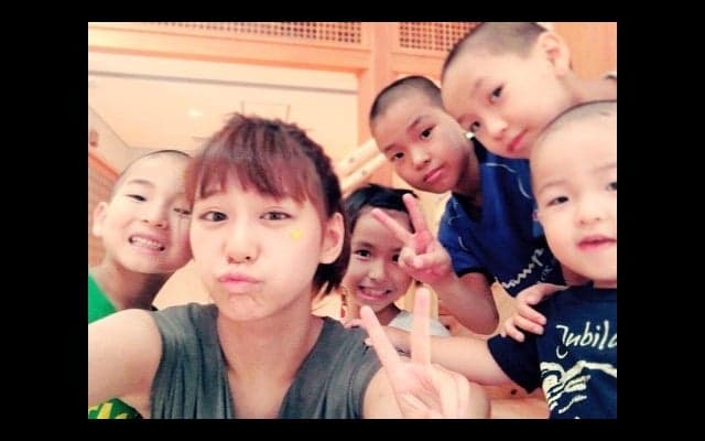 西内まりや、密着取材した大家族とのプライベート写真公開