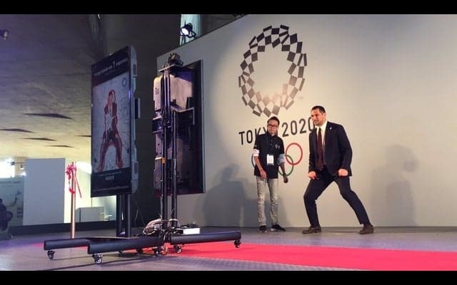 日本文化を発信するジャパンハウスで室伏広治が空手ポーズを披露…リオ2016