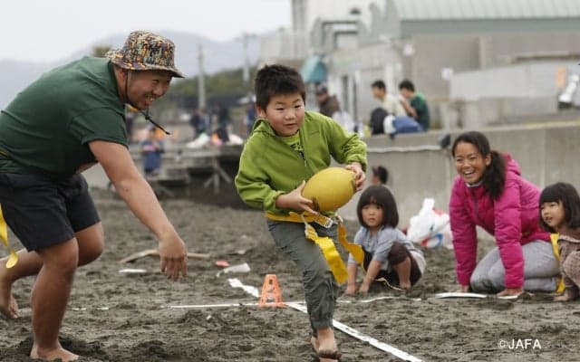 ビーチフラッグフットボール体験会８月27日に平塚で開催