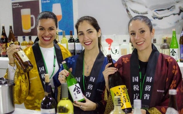 リオで日本の魅力をピーアール…東京の水道水、日本酒、ひな人形