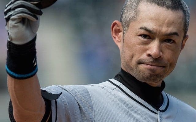 イチローが3000安打達成、史上ふたり目の三塁打で決めた！