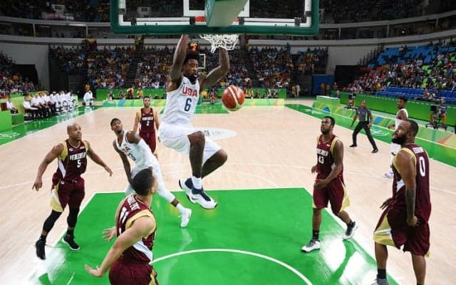 スロースタートのチームUSA、最後は44点差でベネズエラ代表に圧勝