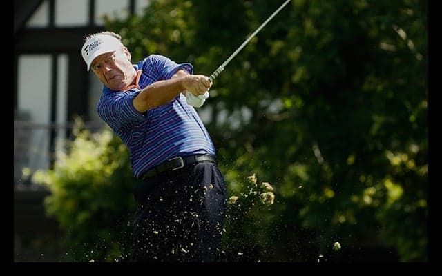 崎山、後半に崩れ23位タイ後退　「66」のJ.シンデラーが首位浮上