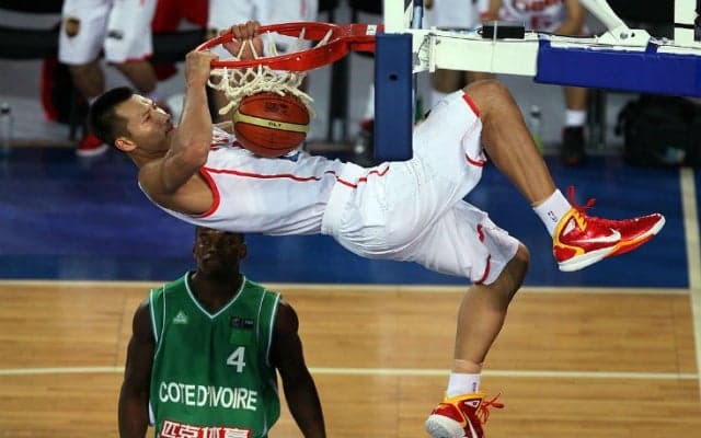 中国代表のイー・ジャンリャンがレイカーズとの1年契約に合意