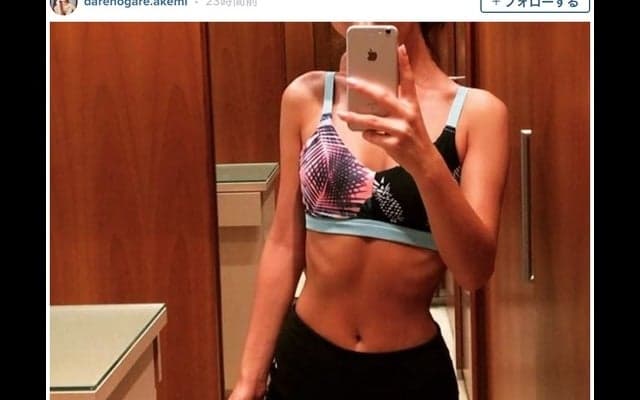 ダレノガレ明美のウエストサイズは？…縦割れ腹筋を披露