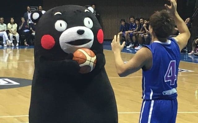 くまモン、Bリーグデビュー！チャリティーマッチでファンを沸かせる