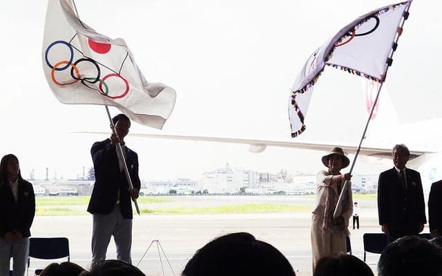 1920年ベルギー大会から続く五輪旗、小池都知事の手で再び東京へ［フォトレポート］