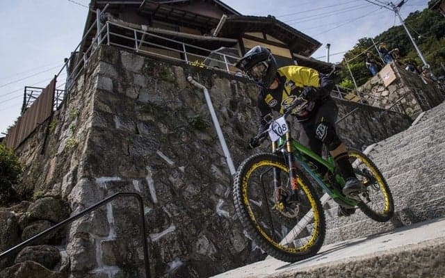レッドブル・ホーリーライド、尾道の坂で初開催…永田隼也が初優勝