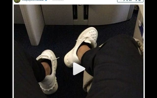 岡崎慎司、吉田麻也をジロリと睨む…W杯最終予選に向けて仲良く帰国