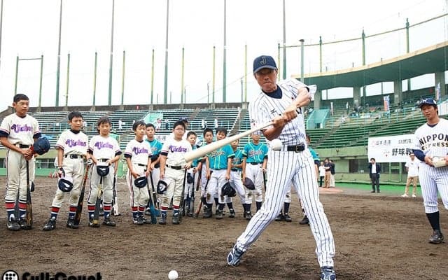侍Jの小久保監督らが野球教室　指導者側の日通野球部も「プロの指導に興味」