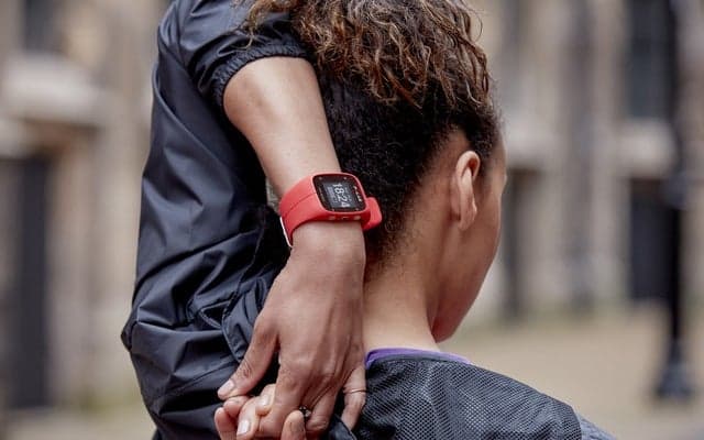 GPSランニングウォッチ「Polar M400 HR」にレッド登場