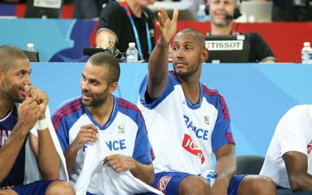 フランス代表、五輪中強盗被害に遭ったボランティアに「神対応」