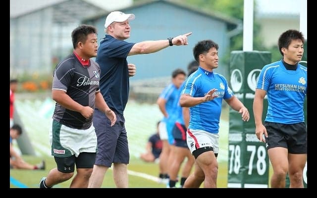  「赤鬼」マコーミック、摂南大でコーチ。「なぜ、その練習をするのかを…」 