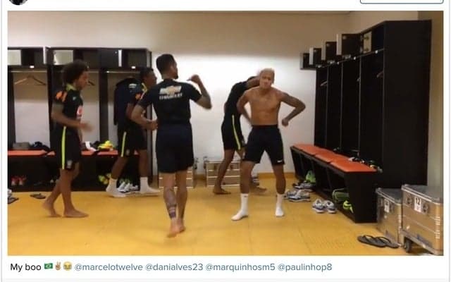 ネイマール、マルセロらブラジル代表選手とダンス披露